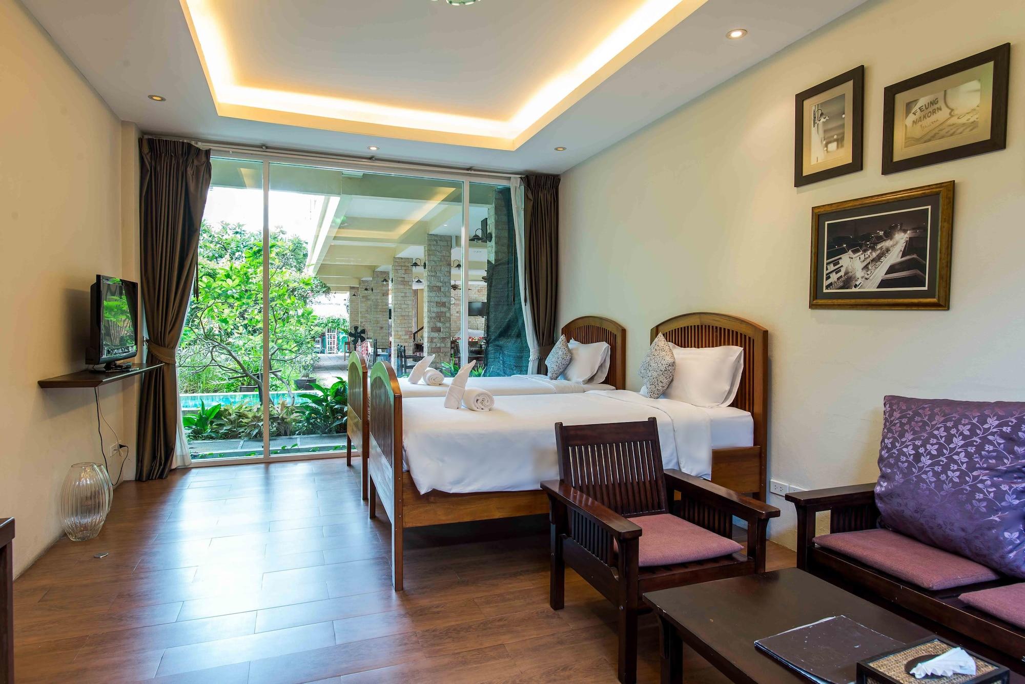 Feung Nakorn Balcony Rooms And Cafe Bangkok Exterior photo