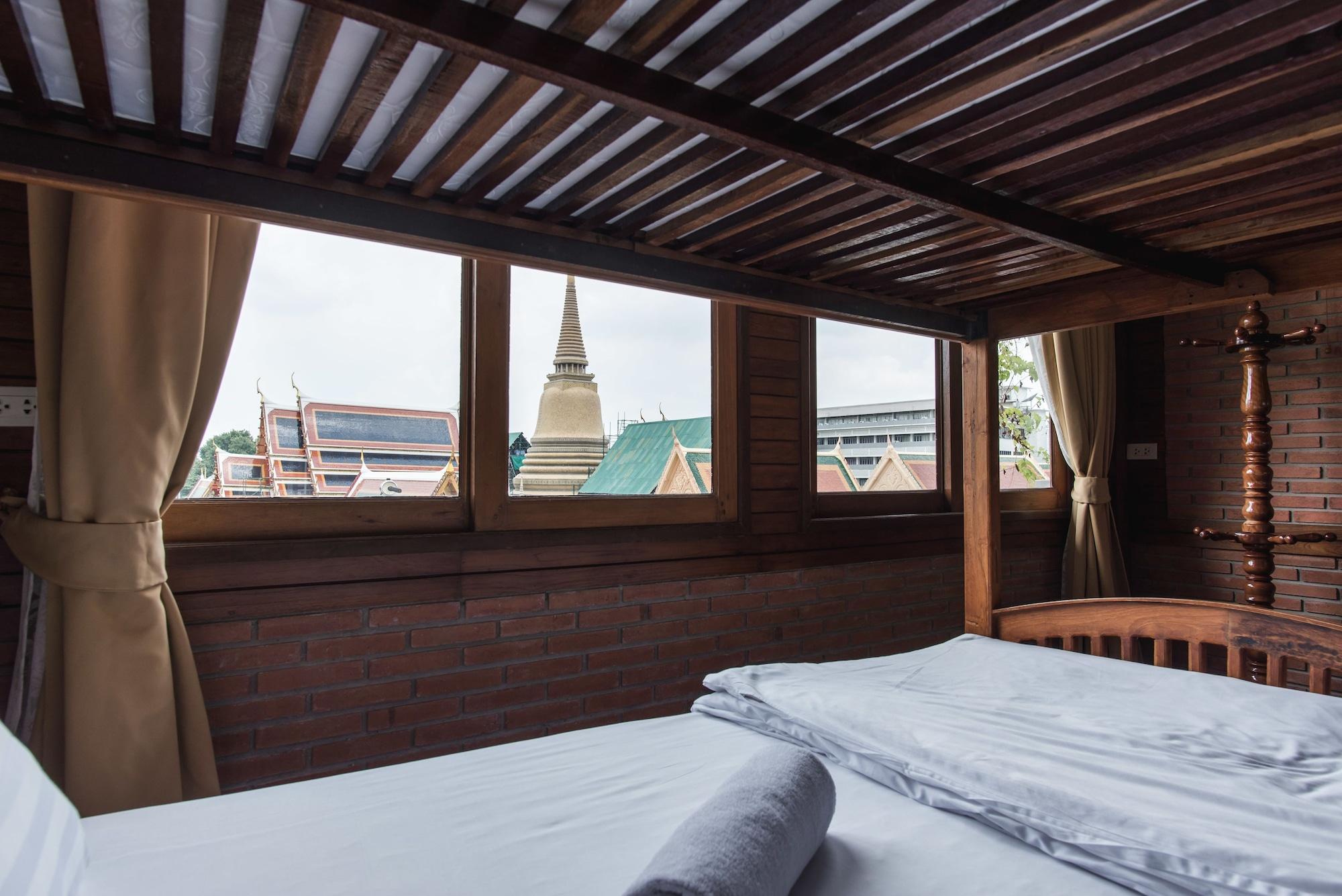 Feung Nakorn Balcony Rooms And Cafe Bangkok Exterior photo